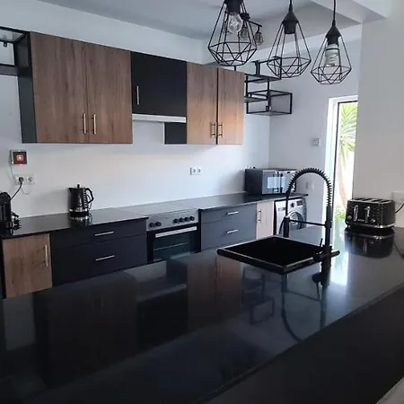 Large - Private Pool - 6 Bedrooms