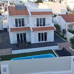 Large - Private Pool - 6 Bedrooms