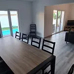 Large - Private Pool - 6 Bedrooms