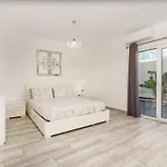 Large - Private Pool - 6 Bedrooms *
