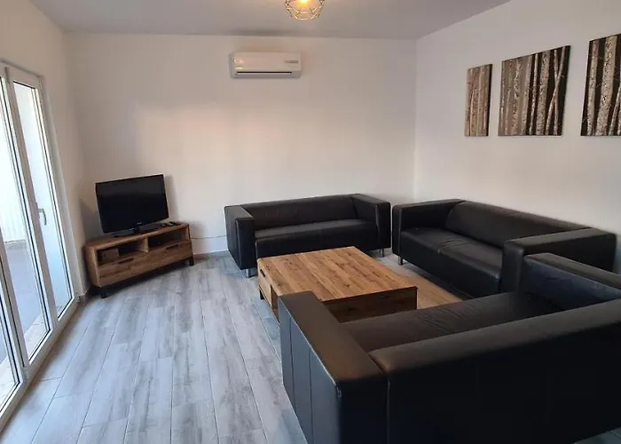 Large - Private Pool - 6 Bedrooms 别墅