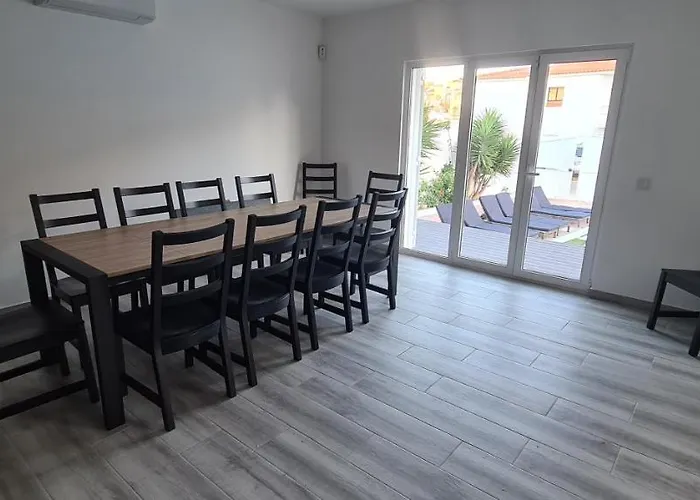 Large - Private Pool - 6 Bedrooms 别墅