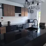 Large - Private Pool - 6 Bedrooms