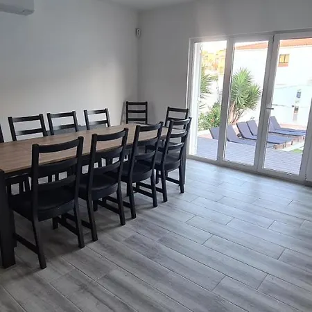 Large - Private Pool - 6 Bedrooms Βίλα