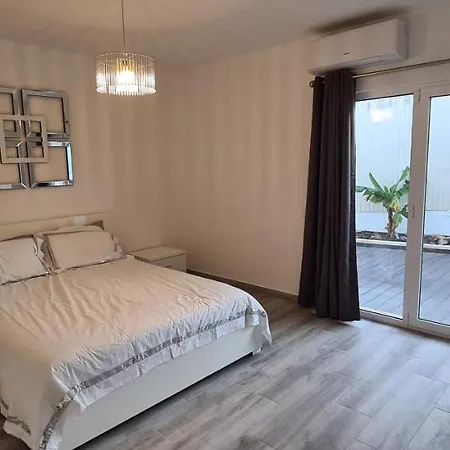 Large - Private Pool - 6 Bedrooms Villa *