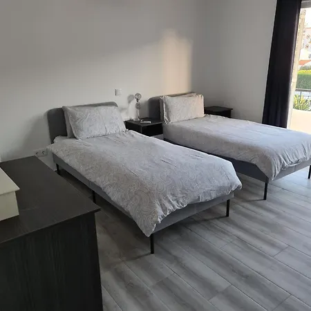 Large - Private Pool - 6 Bedrooms *