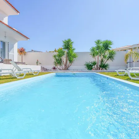 Large - Private Pool - 6 Bedrooms